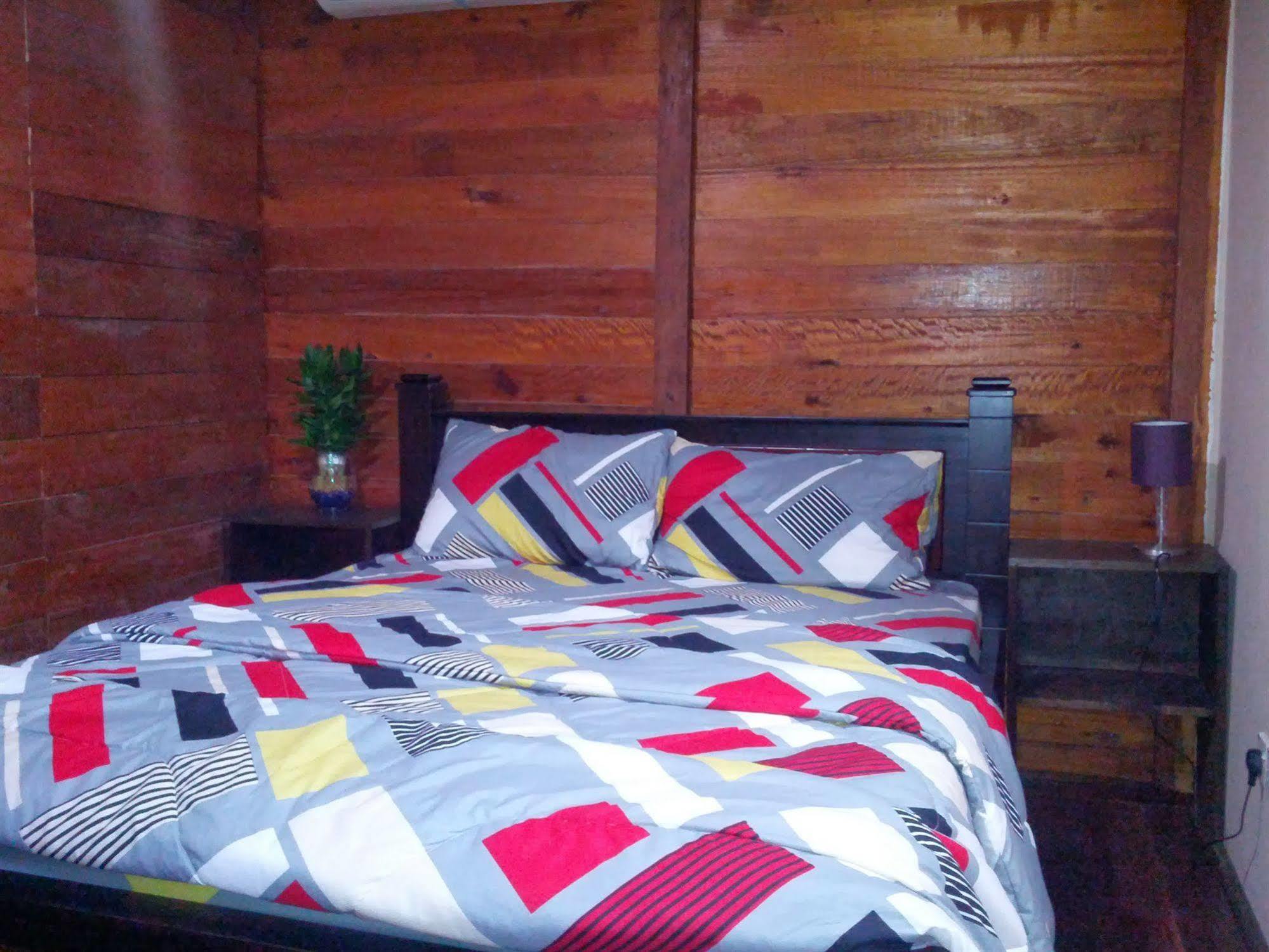Funky Huts 3*