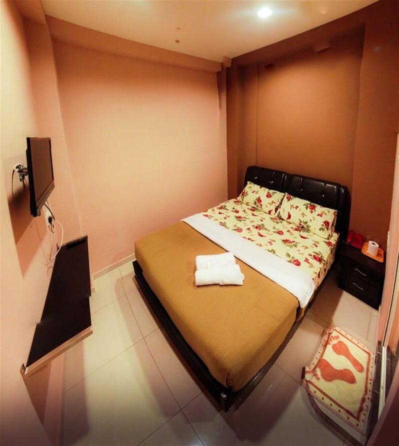 Funky Huts Hotel 3*